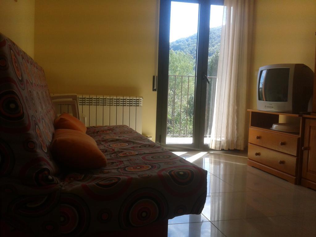 Apartamentos Fonda Finet Sant Felíu de Pallarols Chambre photo