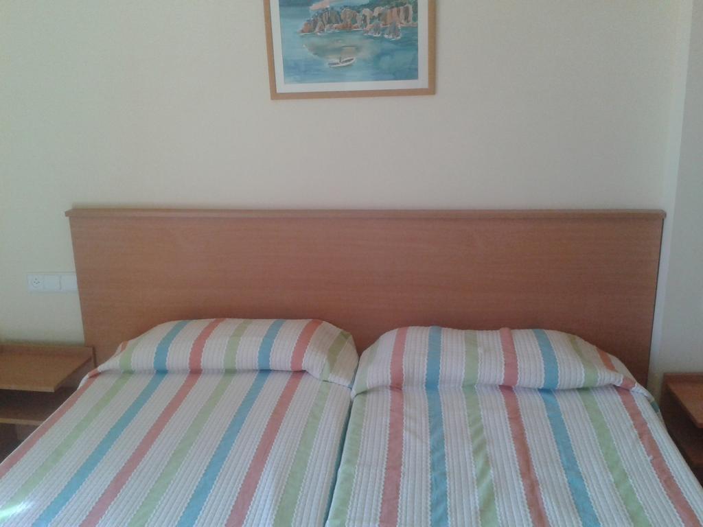Apartamentos Fonda Finet Sant Felíu de Pallarols Chambre photo